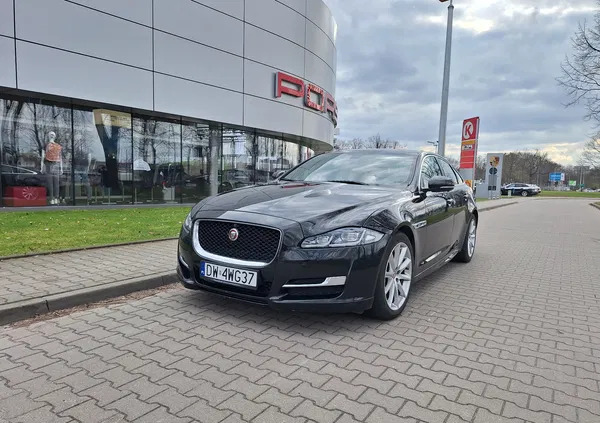 jaguar xj wrocław Jaguar XJ cena 120000 przebieg: 182000, rok produkcji 2015 z Wrocław